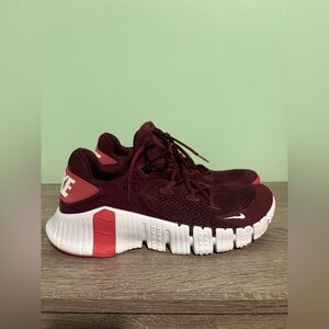 Woman’s Nike Metcon Sneakers